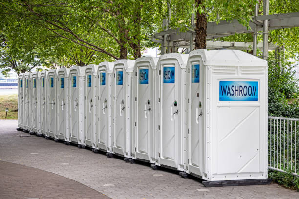 Best Porta potty delivery and setup  in Fairmount, IN